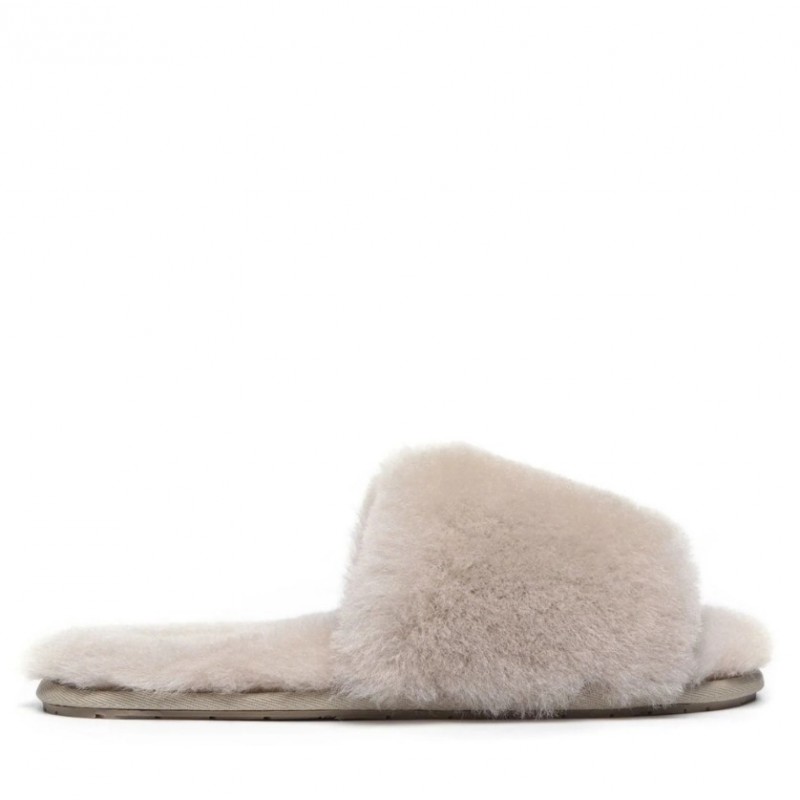 Pantoufles moelleuses UGG Babe, pantoufles en peluche